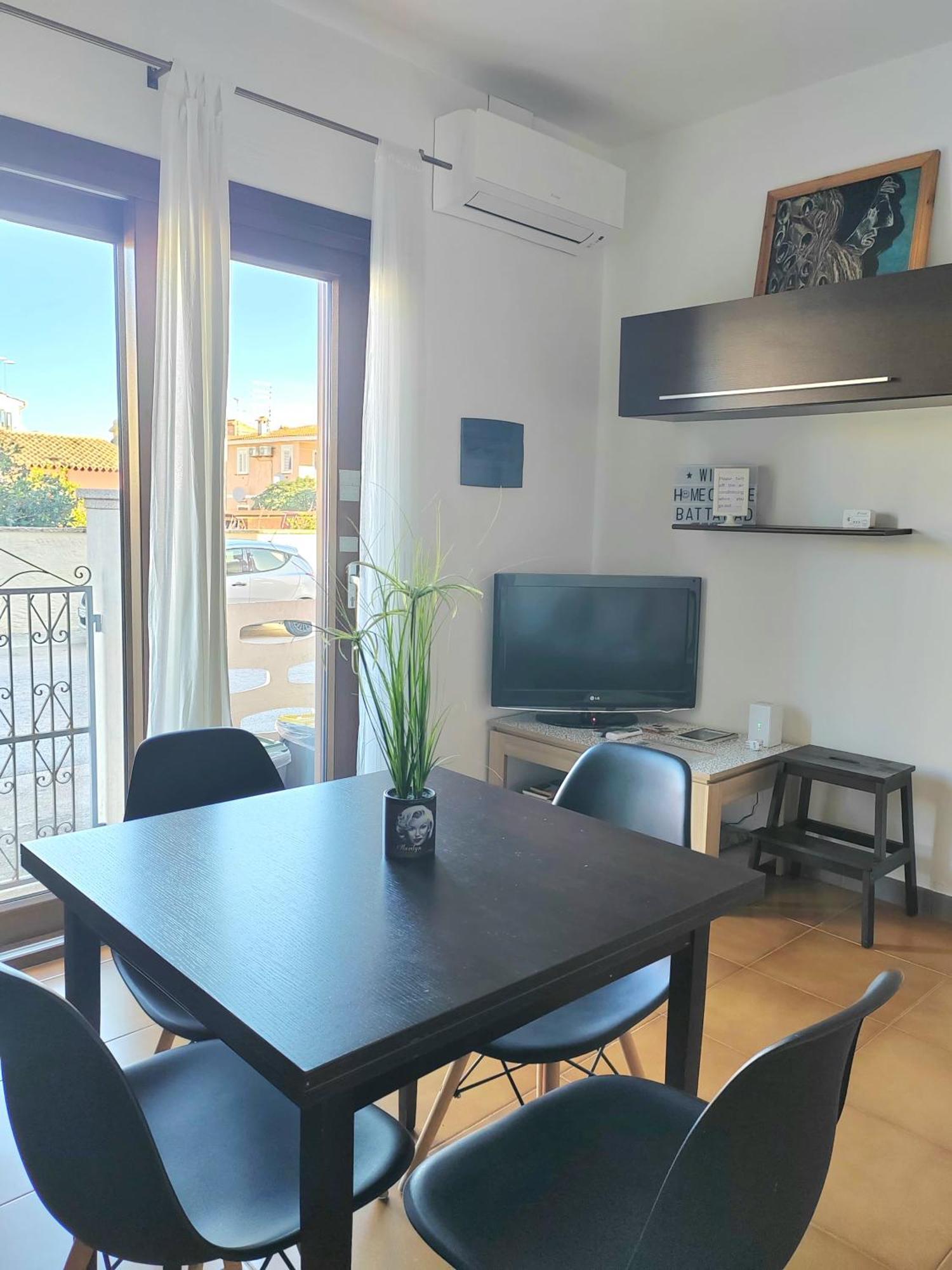 Home Of Fame - Home Gallery With Fully Equipped Kitchen, Separate Entrance, Free Parking Olbia Bagian luar foto