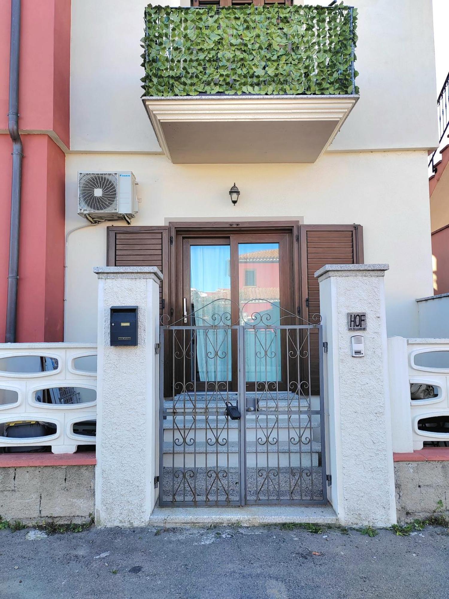 Home Of Fame - Home Gallery With Fully Equipped Kitchen, Separate Entrance, Free Parking Olbia Bagian luar foto