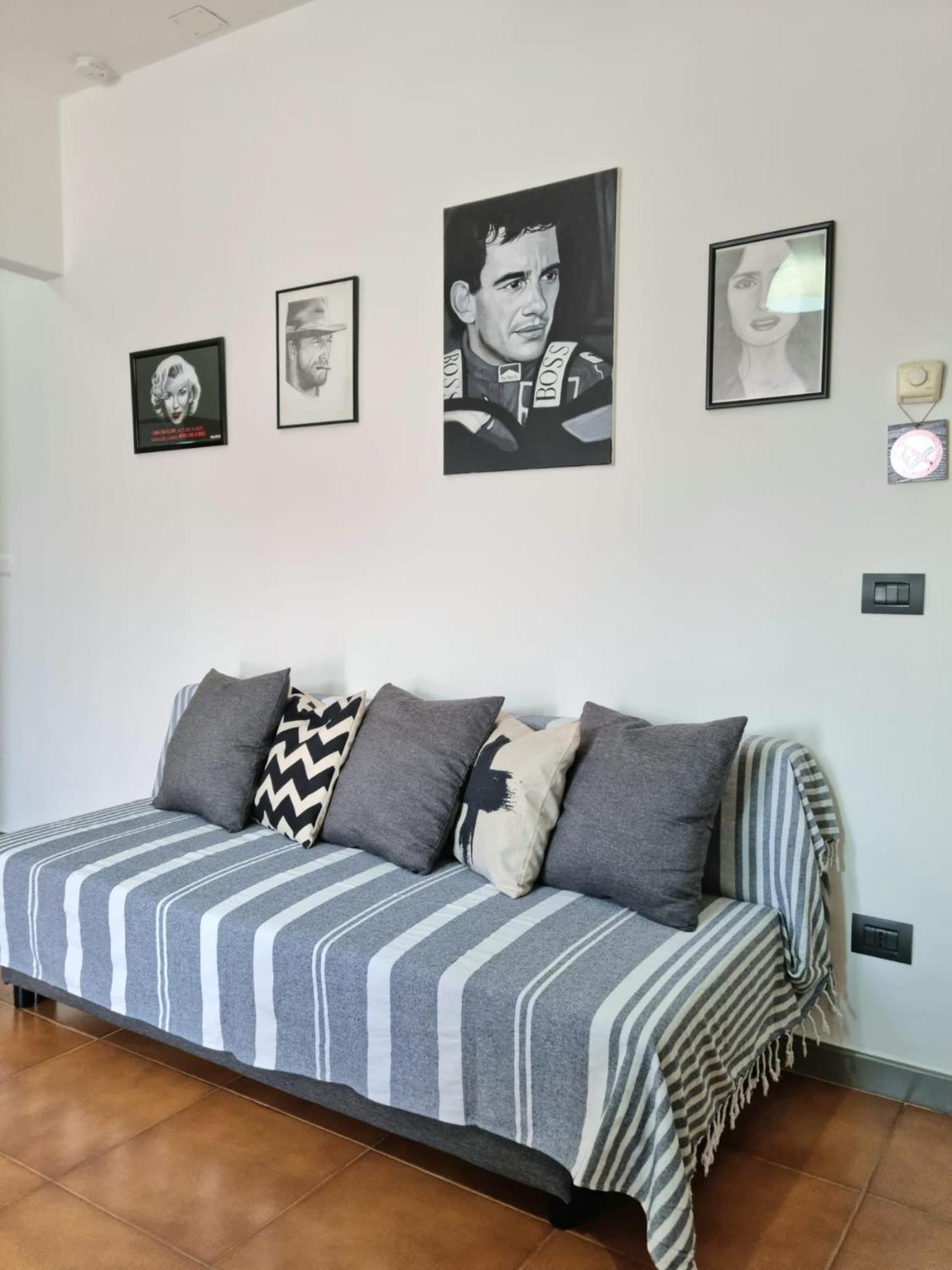 Home Of Fame - Home Gallery With Fully Equipped Kitchen, Separate Entrance, Free Parking Olbia Bagian luar foto